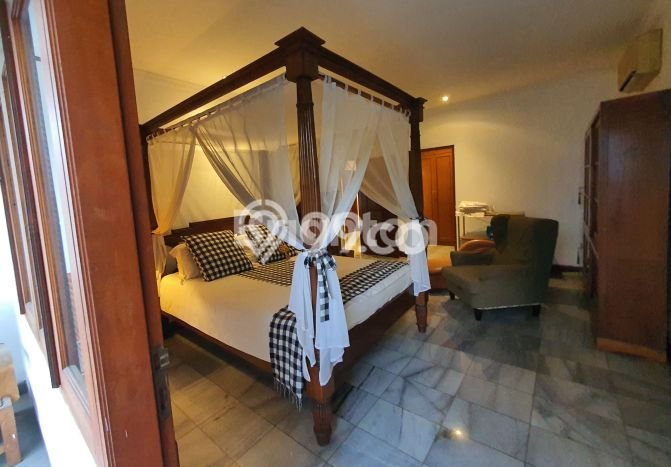 Dijual Rumah Luas Elegan Dengan View Cantik di Cirendeu, Jakarta Selatan Dijual Rumah Luas Elegan Dengan View Cantik di Cirendeu, Jakarta Selatan
