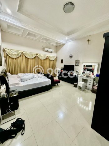 Rumah Luxury Modern Tanpa Renovasi di Perak Surabaya Rumah Luxury Modern Tanpa Renovasi di Perak Surabaya