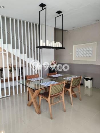 Hunian Eksklusif Dijual LT 195m2 di Wiyung, Surabaya Hunian Eksklusif Dijual LT 195m2 di Wiyung, Surabaya