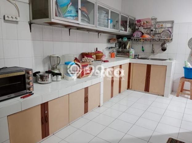 Hunian Mewah LB 700m2 Siap Pakai Desain Elegan di Sukomanunggal, Surabaya Hunian Mewah LB 700m2 Siap Pakai Desain Elegan di Sukomanunggal, Surabaya