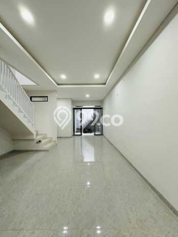 Rumah Strategis Modern Lb 136m2 di Ciputat Timur, Tangerang Selatan Rumah Strategis Modern Lb 136m2 di Ciputat Timur, Tangerang Selatan