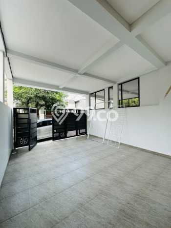 Rumah Strategis Modern Lb 136m2 di Ciputat Timur, Tangerang Selatan Rumah Strategis Modern Lb 136m2 di Ciputat Timur, Tangerang Selatan