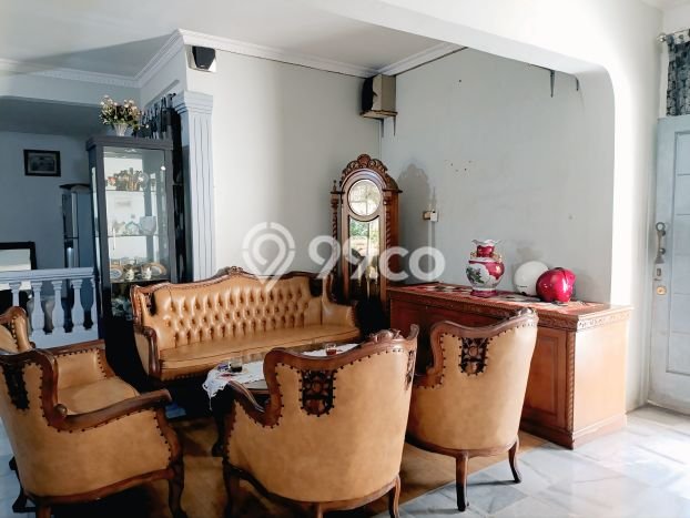 Siap Huni Rumah Mewah 8 Kamar di Kebon Jeruk Dekat ke Mana Pun Siap Huni Rumah Mewah 8 Kamar di Kebon Jeruk Dekat ke Mana Pun