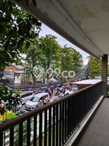 Rumah Mewah LB 298m2 Siap Huni Desain Elegan di Bendungan Hilir, Jakarta Pusat Rumah Mewah LB 298m2 Siap Huni Desain Elegan di Bendungan Hilir, Jakarta Pusat