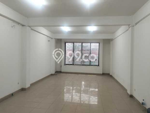Ruko Dijual di Jakarta Pusat LT 90m2 & LB 270m2 Lokasi Terbaik! Ruko Dijual di Jakarta Pusat LT 90m2 & LB 270m2 Lokasi Terbaik!