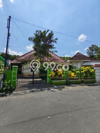 Rumah Elit LB 300m2 Siap Pakai Desain Elegan di Malang Kota, Malang Rumah Elit LB 300m2 Siap Pakai Desain Elegan di Malang Kota, Malang