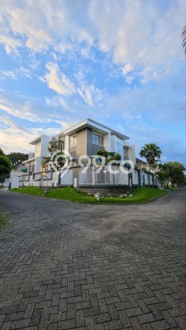 Rumah Elit Modern Tanpa Renovasi di Soekarno Hatta Malang Rumah Elit Modern Tanpa Renovasi di Soekarno Hatta Malang
