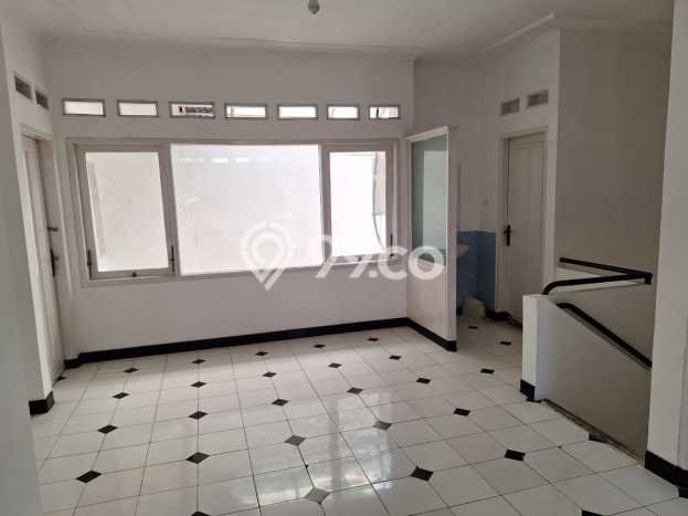 Hunian Elit LB 155m2 Siap Huni Desain Elegan di Bintaro, Tangerang Selatan Hunian Elit LB 155m2 Siap Huni Desain Elegan di Bintaro, Tangerang Selatan