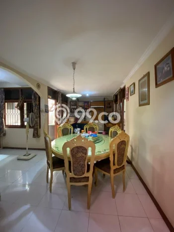 Rumah Mewah LB 344m2 Siap Pakai Desain Elegan di Bintaro, Tangerang Selatan Rumah Mewah LB 344m2 Siap Pakai Desain Elegan di Bintaro, Tangerang Selatan