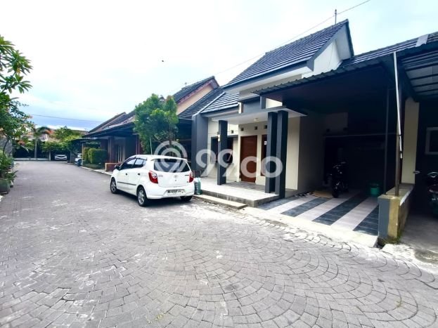 Rumah Strategis Minimalis Lb 110m2 di Gentan, Solo Rumah Strategis Minimalis Lb 110m2 di Gentan, Solo