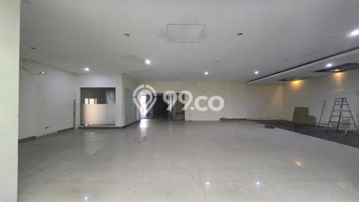 Ruko untuk Disewa di Pusat Surakarta Luas Bangunan 600m2 Ruko untuk Disewa di Pusat Surakarta Luas Bangunan 600m2