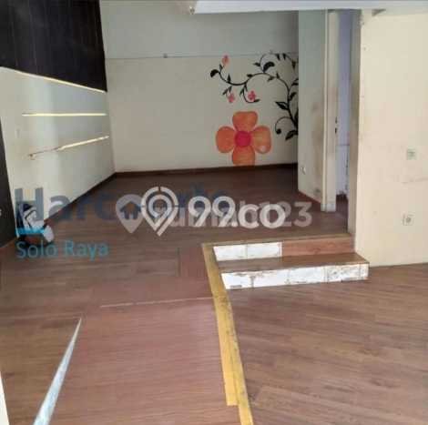 Rumah Strategis Minimalis Lb 200m2 di Slamet Riyadi, Solo Rumah Strategis Minimalis Lb 200m2 di Slamet Riyadi, Solo