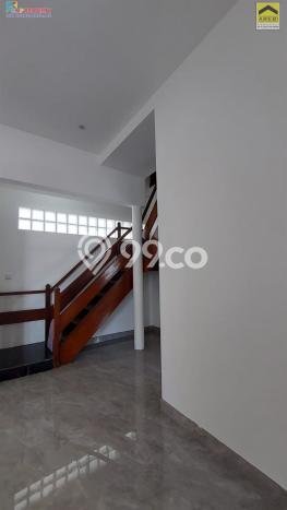 For Sale! Luxury House LT 208m2 Desain Elegan di Pondok Kopi For Sale! Luxury House LT 208m2 Desain Elegan di Pondok Kopi