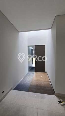 Rumah sewa siap pakai 4 KT di Citraland, Surabaya Rumah sewa siap pakai 4 KT di Citraland, Surabaya