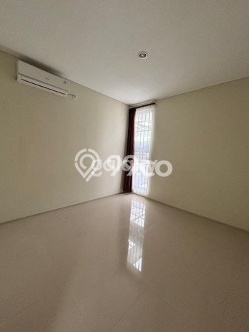 Disewakan! Rumah 3 Kamar Tidur &
2 Kamar Mandi di Citraland, Surabaya Disewakan! Rumah 3 Kamar Tidur &
2 Kamar Mandi di Citraland, Surabaya