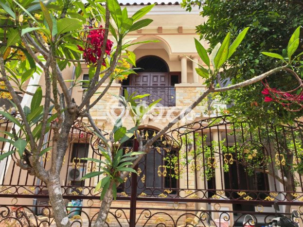 Hunian Mewah Siap Huni LT 312m2 di Wiyung, Surabaya Hunian Mewah Siap Huni LT 312m2 di Wiyung, Surabaya