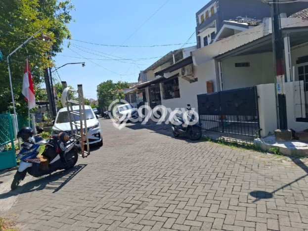 LOKASI STRATEGIS! Rumah kawasan Wiyung, Akses ke Tol, 4 KT, Luas 135m2m² LB 180m2m² LOKASI STRATEGIS! Rumah kawasan Wiyung, Akses ke Tol, 4 KT, Luas 135m2m² LB 180m2m²