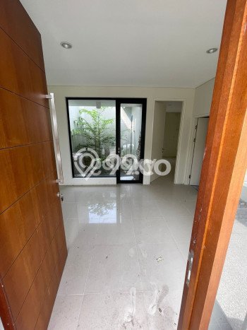 Disewakan! Rumah 2 Kamar Tidur &
2 Kamar Mandi di Citraland, Surabaya Disewakan! Rumah 2 Kamar Tidur &
2 Kamar Mandi di Citraland, Surabaya