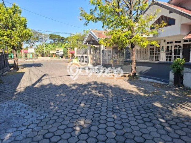 Lokasi strategis! Rumah siap huni dikontrakkan di Wiyung LB 180m2 Lokasi strategis! Rumah siap huni dikontrakkan di Wiyung LB 180m2