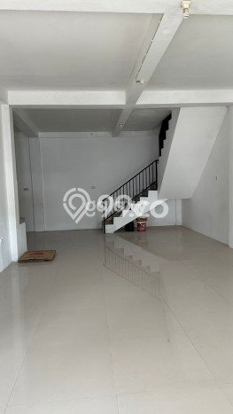 Rumah Berkelas LT 144m2m² / LB 144m2m² di Kompleks Perumahan , Surabaya Rumah Berkelas LT 144m2m² / LB 144m2m² di Kompleks Perumahan , Surabaya