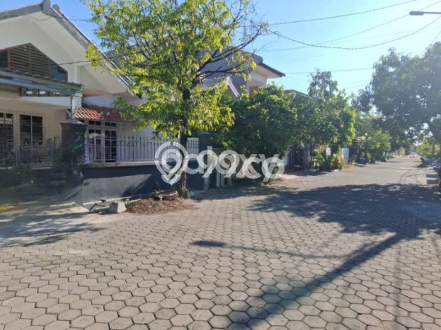 Lokasi strategis! Rumah siap huni dikontrakkan di Wiyung LB 180m2 Lokasi strategis! Rumah siap huni dikontrakkan di Wiyung LB 180m2