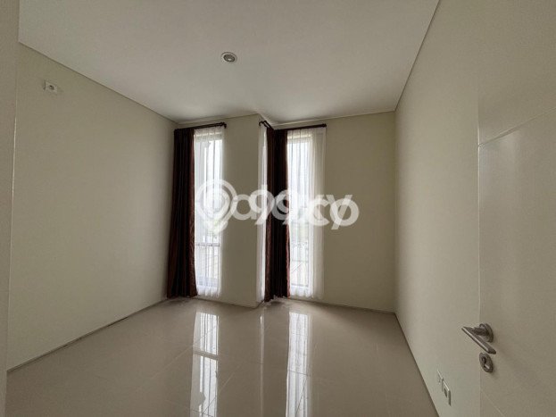 Disewakan! Rumah 3 Kamar Tidur &
2 Kamar Mandi di Citraland, Surabaya Disewakan! Rumah 3 Kamar Tidur &
2 Kamar Mandi di Citraland, Surabaya
