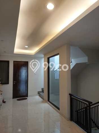 Hunian Mewah LB 328m2 Siap Huni Desain Elegan di Green Lake City, Jakarta Barat Hunian Mewah LB 328m2 Siap Huni Desain Elegan di Green Lake City, Jakarta Barat