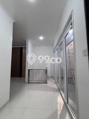 Rumah Luxury Modern Tanpa Renovasi di Gading Serpong Tangerang Rumah Luxury Modern Tanpa Renovasi di Gading Serpong Tangerang
