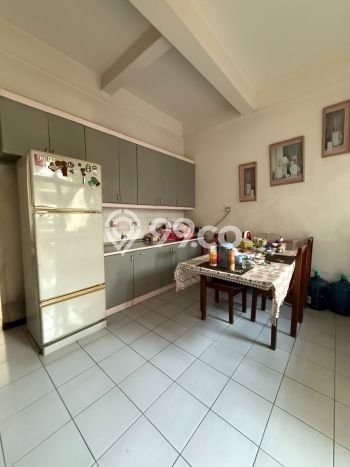 PROPERTI PILIHAN! Rumah Asri area Andir, LT 360m2m² LB 300m2m² PROPERTI PILIHAN! Rumah Asri area Andir, LT 360m2m² LB 300m2m²