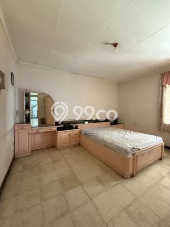 PROPERTI PILIHAN! Rumah Asri area Andir, LT 360m2m² LB 300m2m² PROPERTI PILIHAN! Rumah Asri area Andir, LT 360m2m² LB 300m2m²