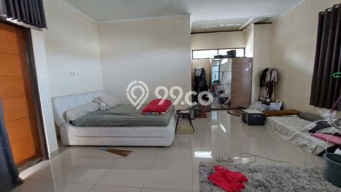 HARGA SPECIAL! Rumah Strategis di , LT 208m2m² Bangunan 143m2m² HARGA SPECIAL! Rumah Strategis di , LT 208m2m² Bangunan 143m2m²