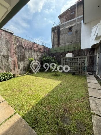 PROPERTI PILIHAN! Rumah Asri area Andir, LT 360m2m² LB 300m2m² PROPERTI PILIHAN! Rumah Asri area Andir, LT 360m2m² LB 300m2m²