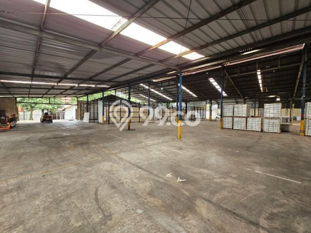 Unit Gudang Disewakan di Narogong di Area Ramai & Strategis Unit Gudang Disewakan di Narogong di Area Ramai & Strategis