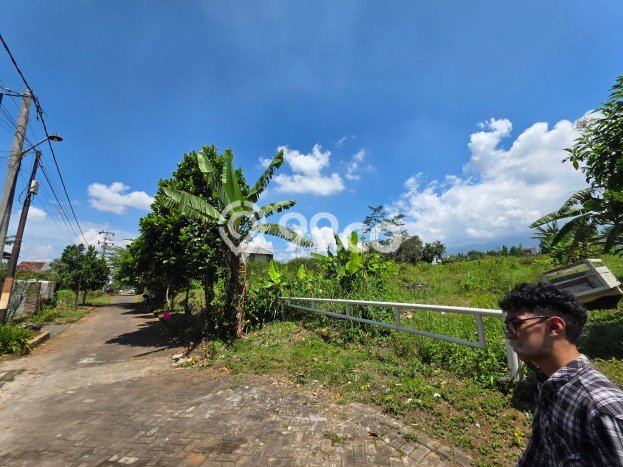 Tanah Dijual Lokasi Strategis di Malang dengan Luas 200m2 Tanah Dijual Lokasi Strategis di Malang dengan Luas 200m2