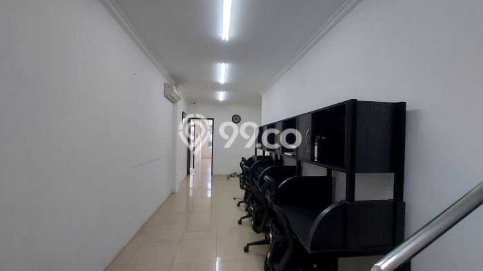 Ruko Dijual di Jakarta Barat LT 92m2 & LB 233m2 Lokasi Terbaik! Ruko Dijual di Jakarta Barat LT 92m2 & LB 233m2 Lokasi Terbaik!