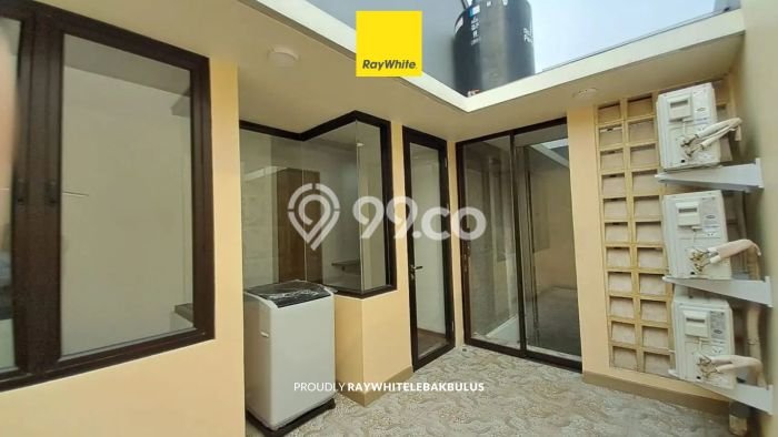 Jual Rumah Luas Megah Dengan View Eksklusif di Pejaten, Jakarta Selatan Jual Rumah Luas Megah Dengan View Eksklusif di Pejaten, Jakarta Selatan