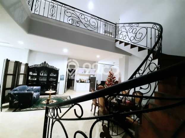 Ready to Use! Luxury House LT 196m2 Desain Modern di Jati Padang Ready to Use! Luxury House LT 196m2 Desain Modern di Jati Padang