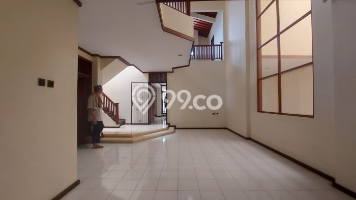 Rumah Disewakan Jakarta Selatan LT 250m2 LB 300m2 Area Lebak Bulus Rumah Disewakan Jakarta Selatan LT 250m2 LB 300m2 Area Lebak Bulus