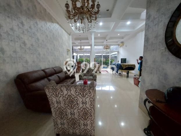 Rumah Sewa Jakarta Selatan LT 215m2 LB 330m2 Area Ciganjur Rumah Sewa Jakarta Selatan LT 215m2 LB 330m2 Area Ciganjur