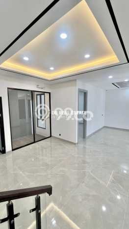 Rumah Luxury di Surabaya Strategis Kondisi Terawat Rumah Luxury di Surabaya Strategis Kondisi Terawat