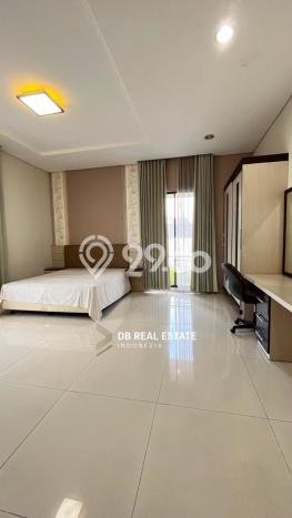 Rumah Lingkungan Asri di Sukomanunggal, Surabaya, LT 416m2m² Bangunan 500m2m² Rumah Lingkungan Asri di Sukomanunggal, Surabaya, LT 416m2m² Bangunan 500m2m²