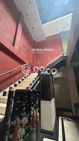 KESEMPATAN EMAS! Rumah Berkualitas area Gayungan, Surabaya, Luas 200m2m² Bangunan 280m2m² KESEMPATAN EMAS! Rumah Berkualitas area Gayungan, Surabaya, Luas 200m2m² Bangunan 280m2m²