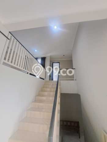 Disewakan! Rumah 5 Kamar Tidur &
3 Kamar Mandi di Sektor 7-Bintaro, Tangerang Selatan Disewakan! Rumah 5 Kamar Tidur &
3 Kamar Mandi di Sektor 7-Bintaro, Tangerang Selatan