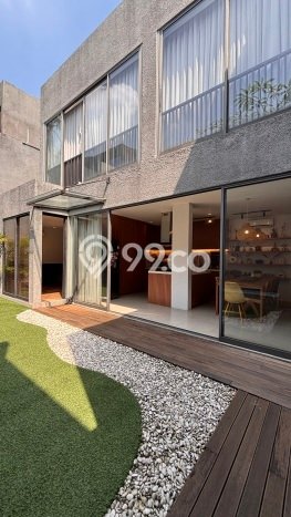 Ready to Use! Premium House LT 234m2 Desain Elegan di Veteran Ready to Use! Premium House LT 234m2 Desain Elegan di Veteran