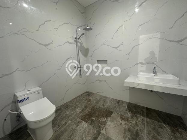 Rumah Mewah LB 654m2 Siap Huni Desain Elegan di Sektor 8 - Bintaro, Tangerang Selatan Rumah Mewah LB 654m2 Siap Huni Desain Elegan di Sektor 8 - Bintaro, Tangerang Selatan