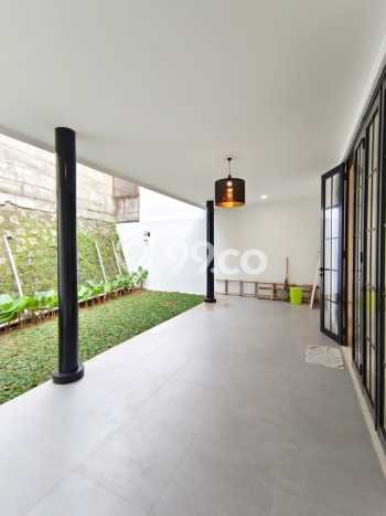Rumah Elit LB 210m2 Siap Pakai Desain Elegan di Sektor 9-Bintaro, Tangerang Selatan Rumah Elit LB 210m2 Siap Pakai Desain Elegan di Sektor 9-Bintaro, Tangerang Selatan