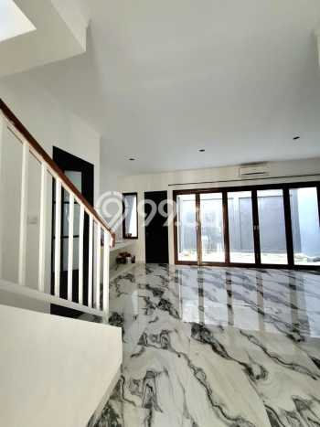 For Sale! Luxury House LT 105m2 Desain Modern di Sektor 9-Bintaro For Sale! Luxury House LT 105m2 Desain Modern di Sektor 9-Bintaro