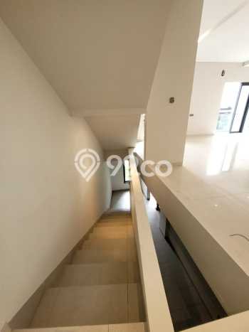 Rumah Luxury Modern Tanpa Renovasi di Sektor 9-Bintaro Tangerang Selatan Rumah Luxury Modern Tanpa Renovasi di Sektor 9-Bintaro Tangerang Selatan