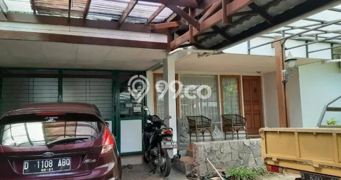 Rumah 5 Kamar Dekat Tempat Strategis di Tubagus Ismail, Bandung Rumah 5 Kamar Dekat Tempat Strategis di Tubagus Ismail, Bandung