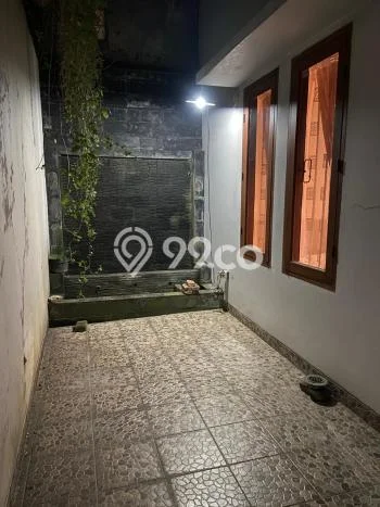 Rumah Modern Cantik 5 Kamar Bisa Langsung Pindah di BSD Nusaloka Rumah Modern Cantik 5 Kamar Bisa Langsung Pindah di BSD Nusaloka